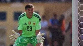 KK46 East Rutherford - Argentínsky brankár Emiliano Martinez reaguje počas finálového zápasu Španielsko - Argentína na majstrovstvách sveta vo futbale v americkom meste East Rutherford 19. júla 2026. FOTO TASR/AP
Argentina goalkeeper Emiliano Martinez (23) reacts to play during the World Cup final soccer match between Spain and Argentina in East Rutherford, N.J., near New York, Sunday, July 19, 2026. (AP Photo/Abbie Parr)